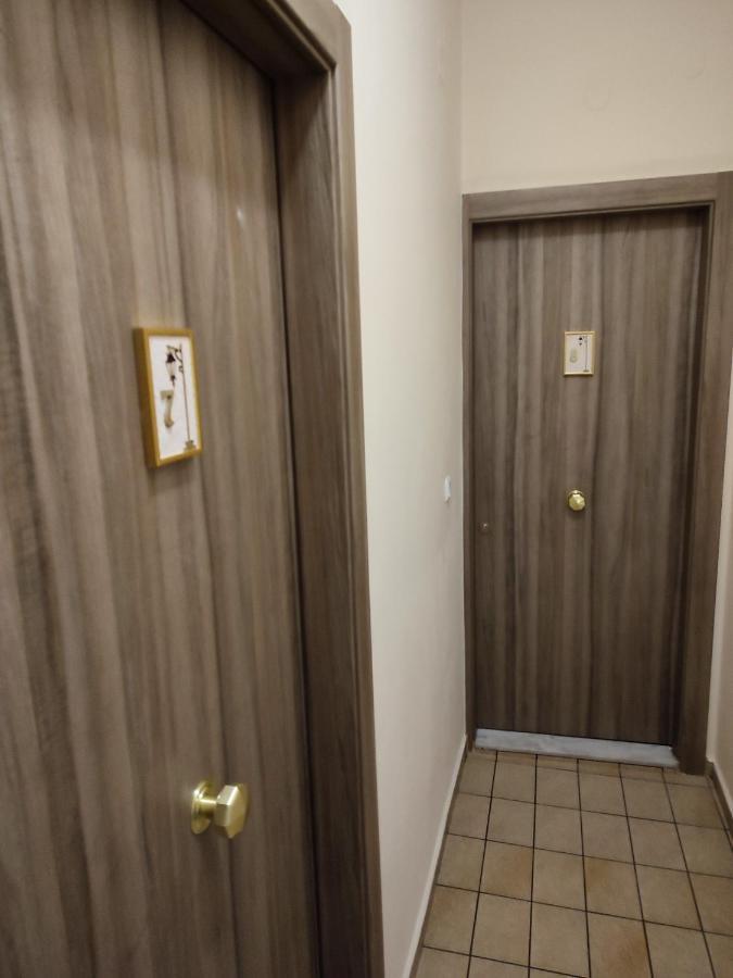 Central 9 Rooms 에르무폴리 외부 사진